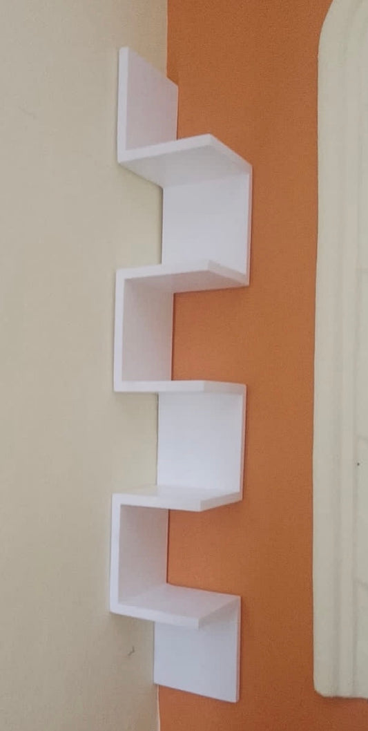 Estante escalonado